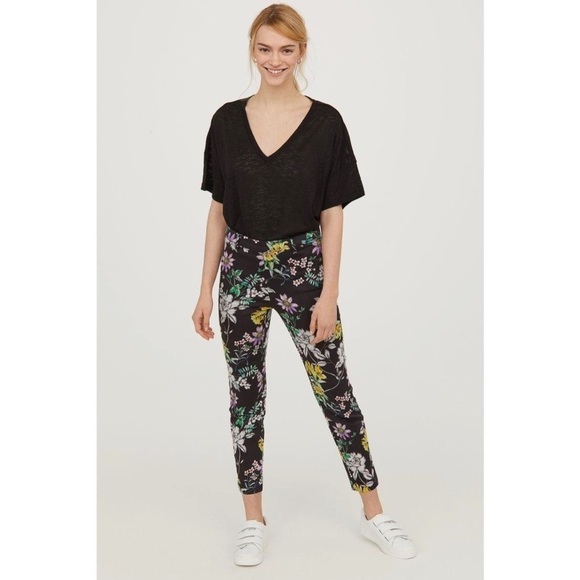 [H&M] Black Floral Trousers Pants - Picture 8 of 8